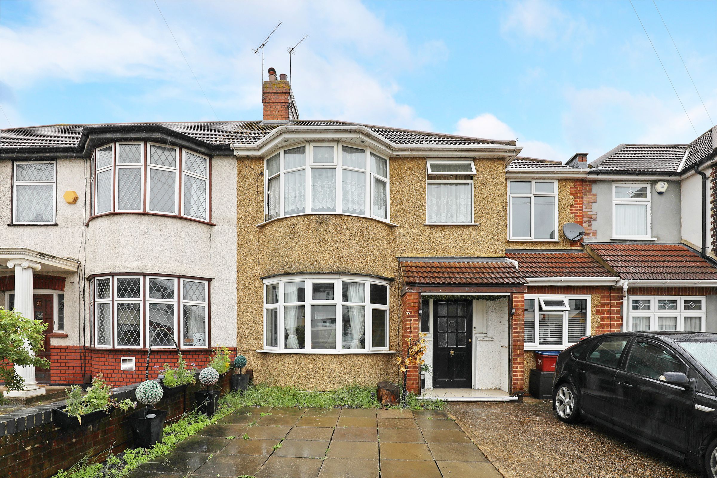 5 bed semidetached house for sale in Haslemere Avenue, Hounslow TW5