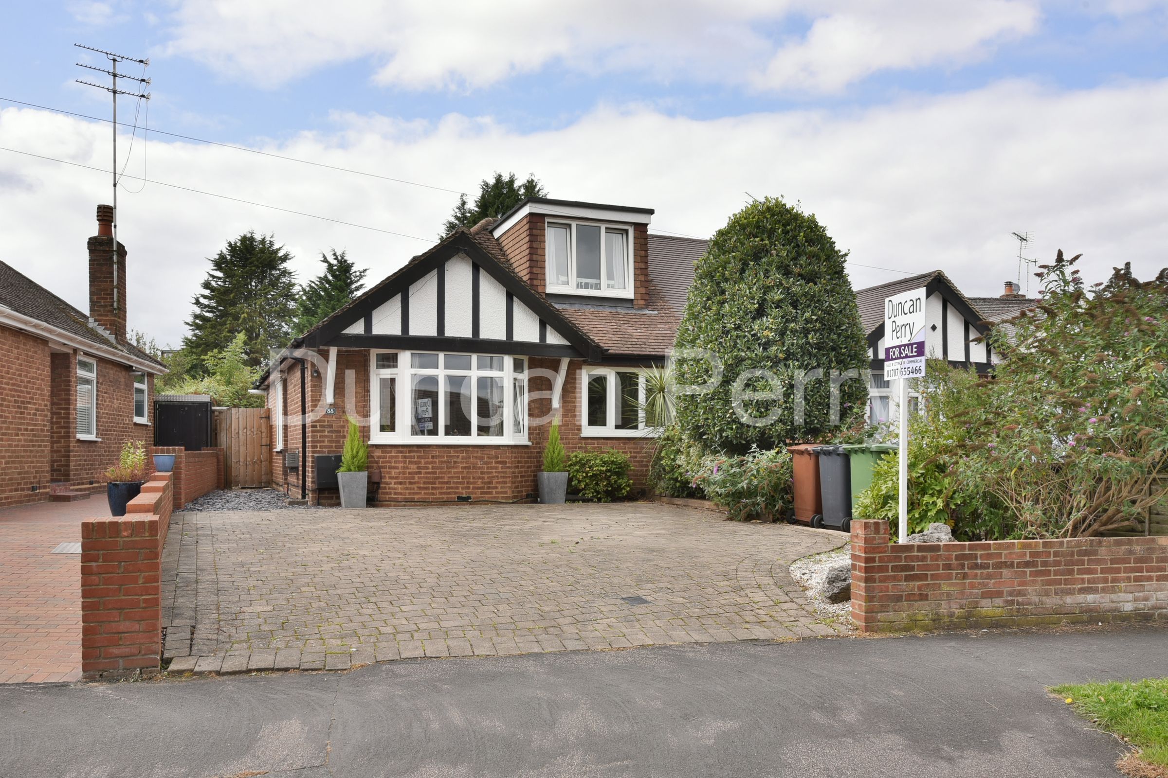 4 bed semidetached bungalow for sale in Dugdale Hill Lane, Potters Bar