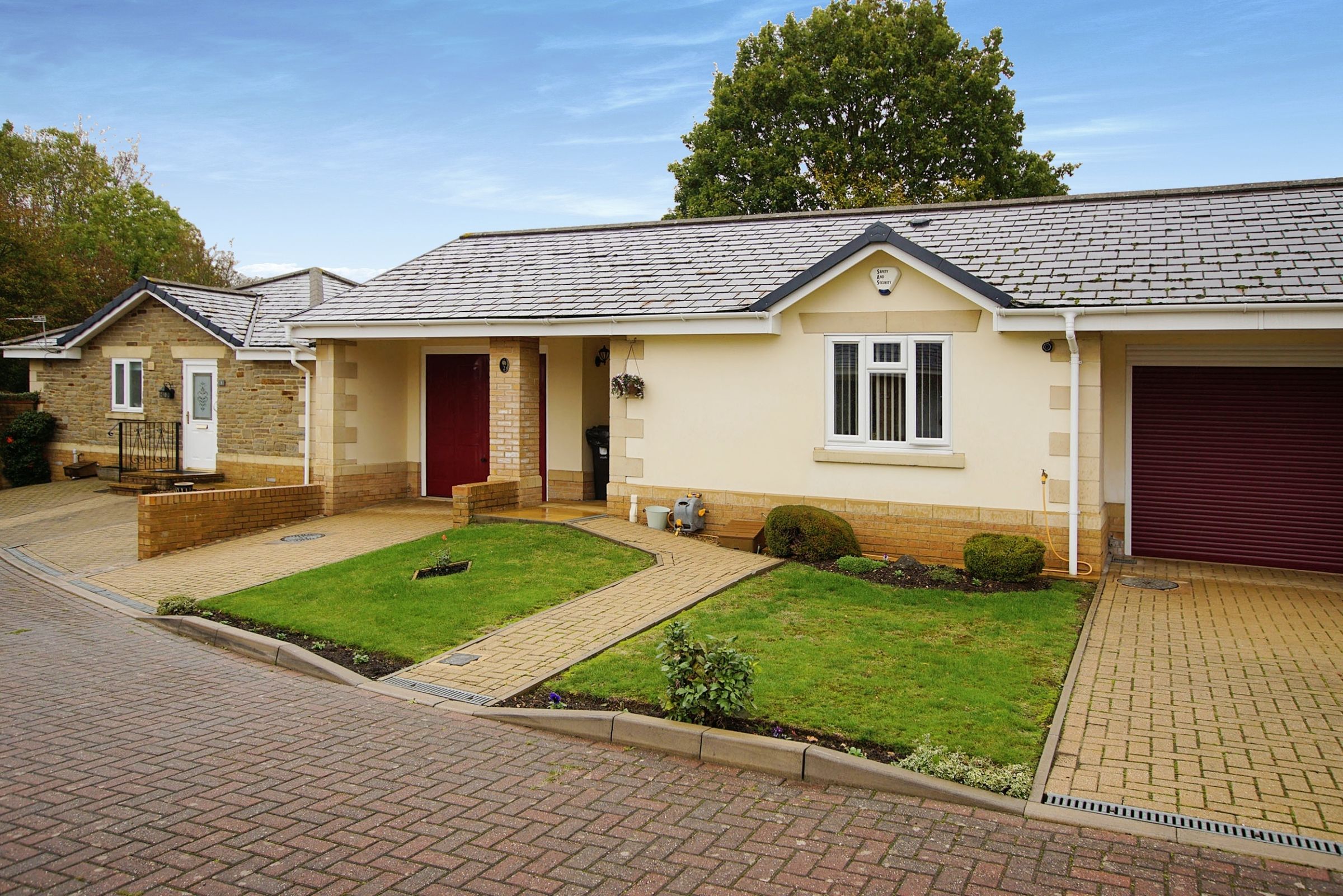 2 bed bungalow for sale in Butterfield Close, Frampton Cotterell