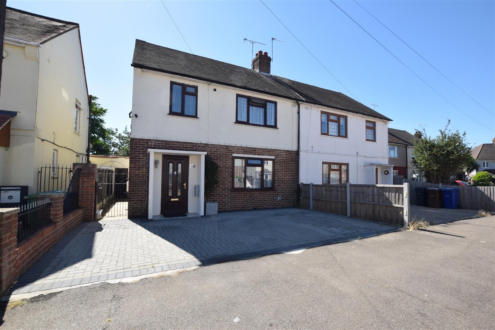 3 bed semidetached house for sale in Webster Road, Corringham