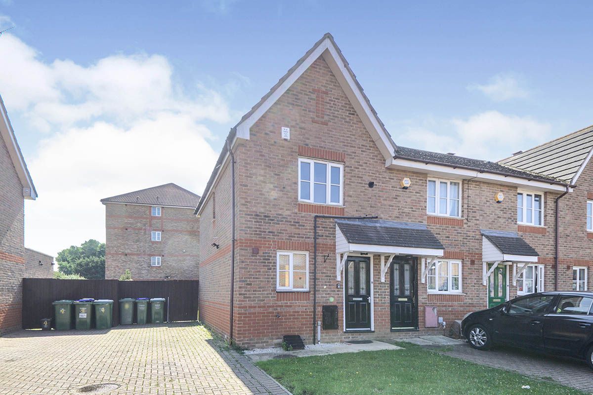 Sunningdale Close, London SE28