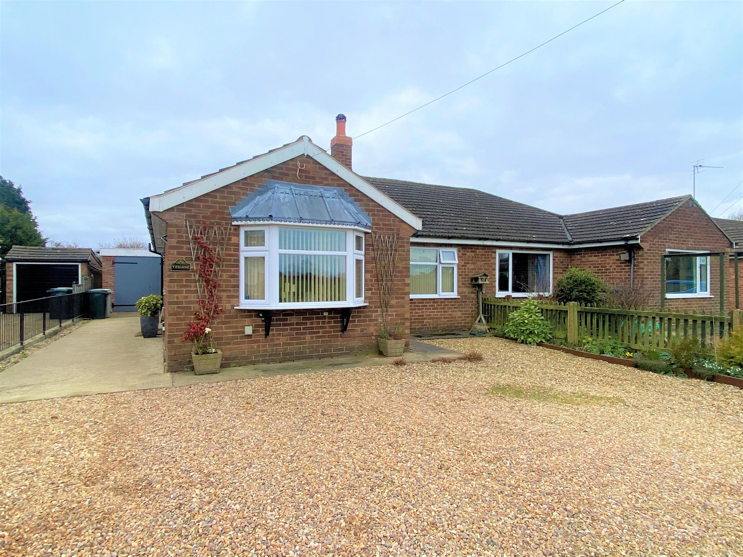 3 bed bungalow for sale in Grange Lane, Manby, Louth LN11 Zoopla
