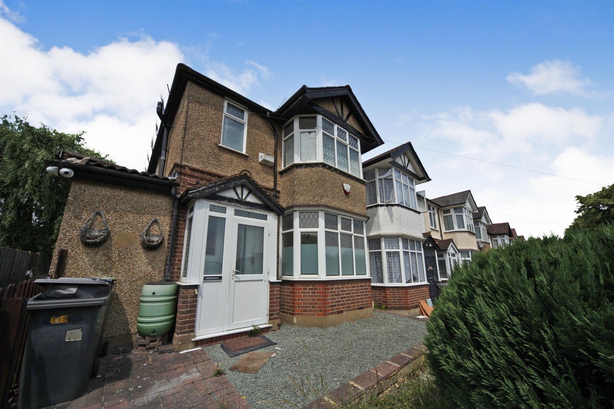 4 bed semidetached house for sale in Crawley Green Road, Luton LU2
