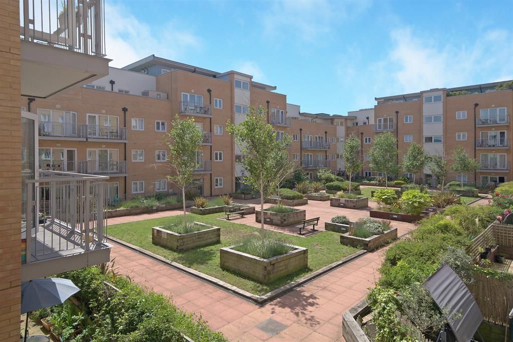 1 bed flat to rent in Peebles Court, 21 Whitestone Way, Purley Way CR0