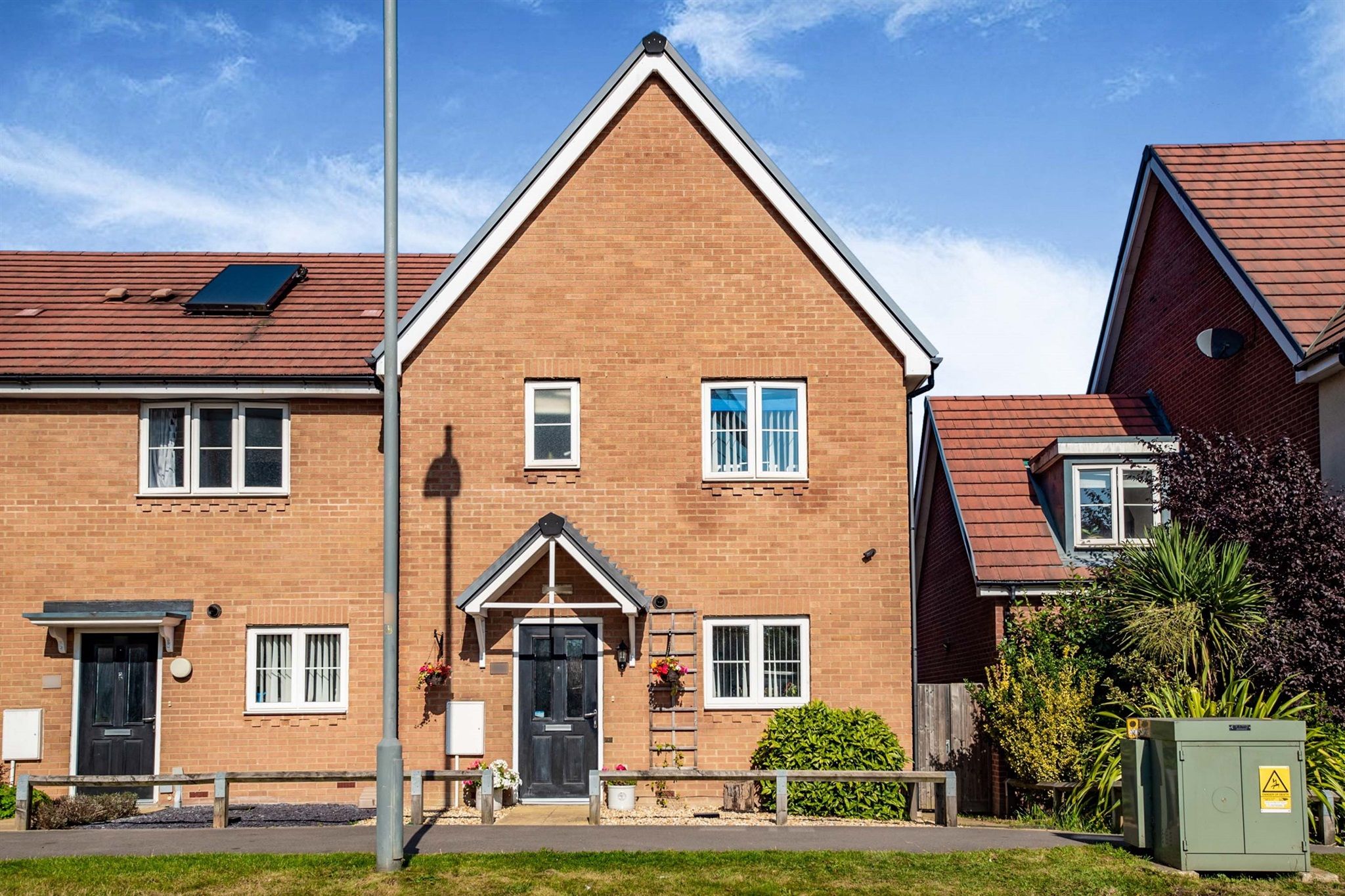 3 bed semidetached house for sale in Bateson Drive, Leavesden, Watford