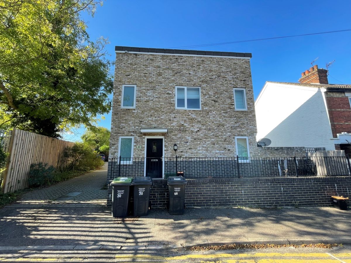 2 bed detached house to rent in Preston Road, Tonbridge TN9 Zoopla