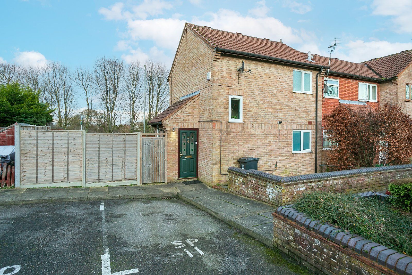 2 bed end terrace house for sale in Sherwood Place, Hemel Hempstead HP2