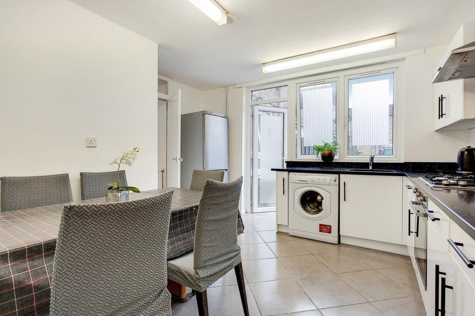 Tarbert Walk, London E1