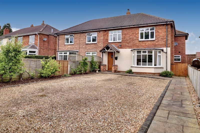 4 bed semidetached house for sale in Greenways, Chorley, Lichfield