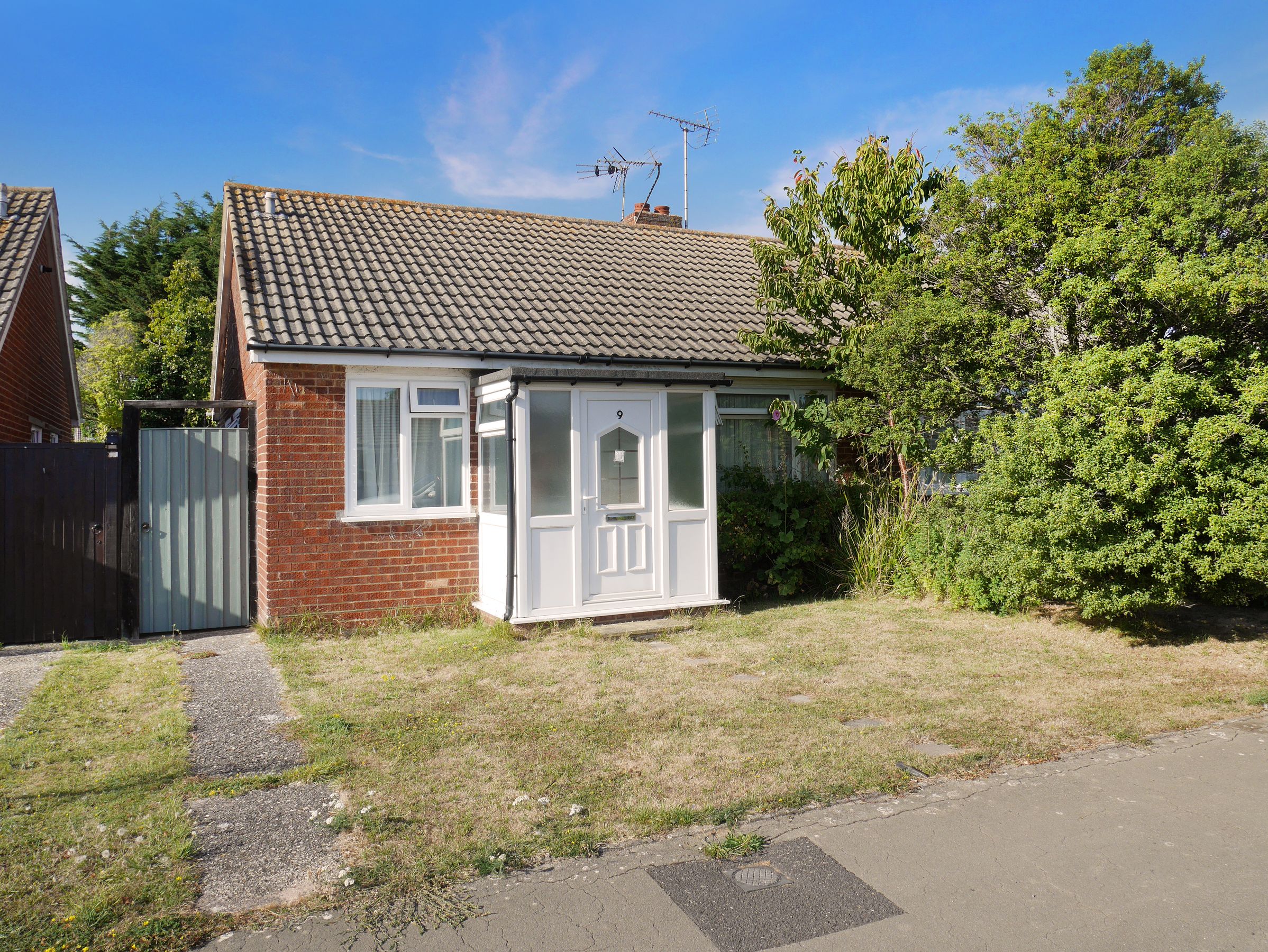 2 bed semidetached bungalow for sale in Ashurst Way, East Preston