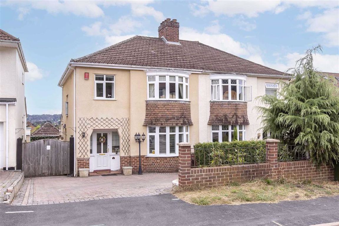 3 bed semidetached house for sale in Arbutus Drive, Coombe Dingle