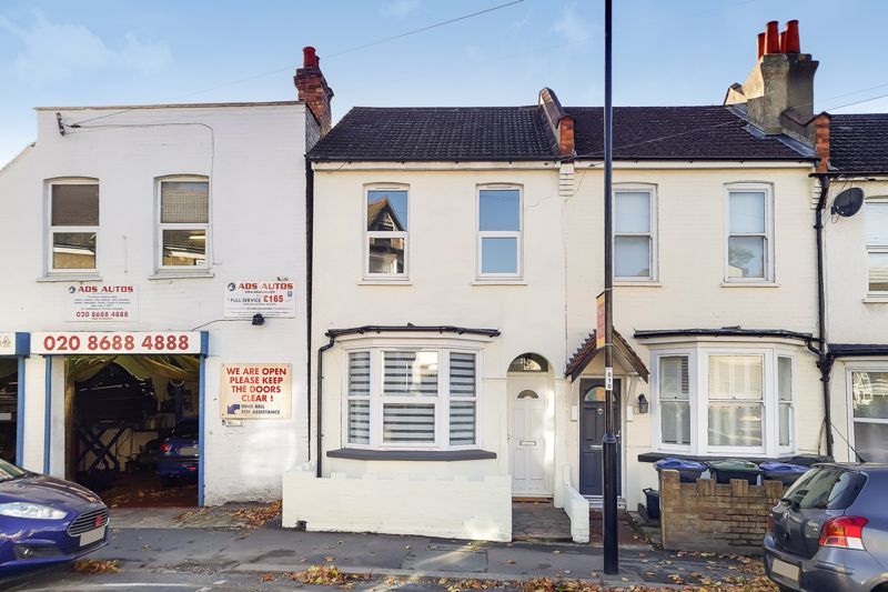 2 bed end terrace house for sale in Sanderstead Road, Sanderstead