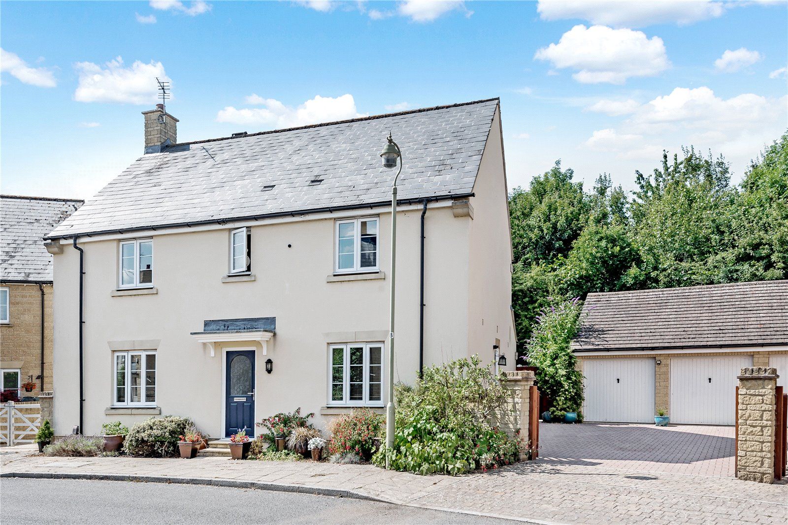 4 bed detached house for sale in Oakdale Road, Witney, Oxfordshire OX28