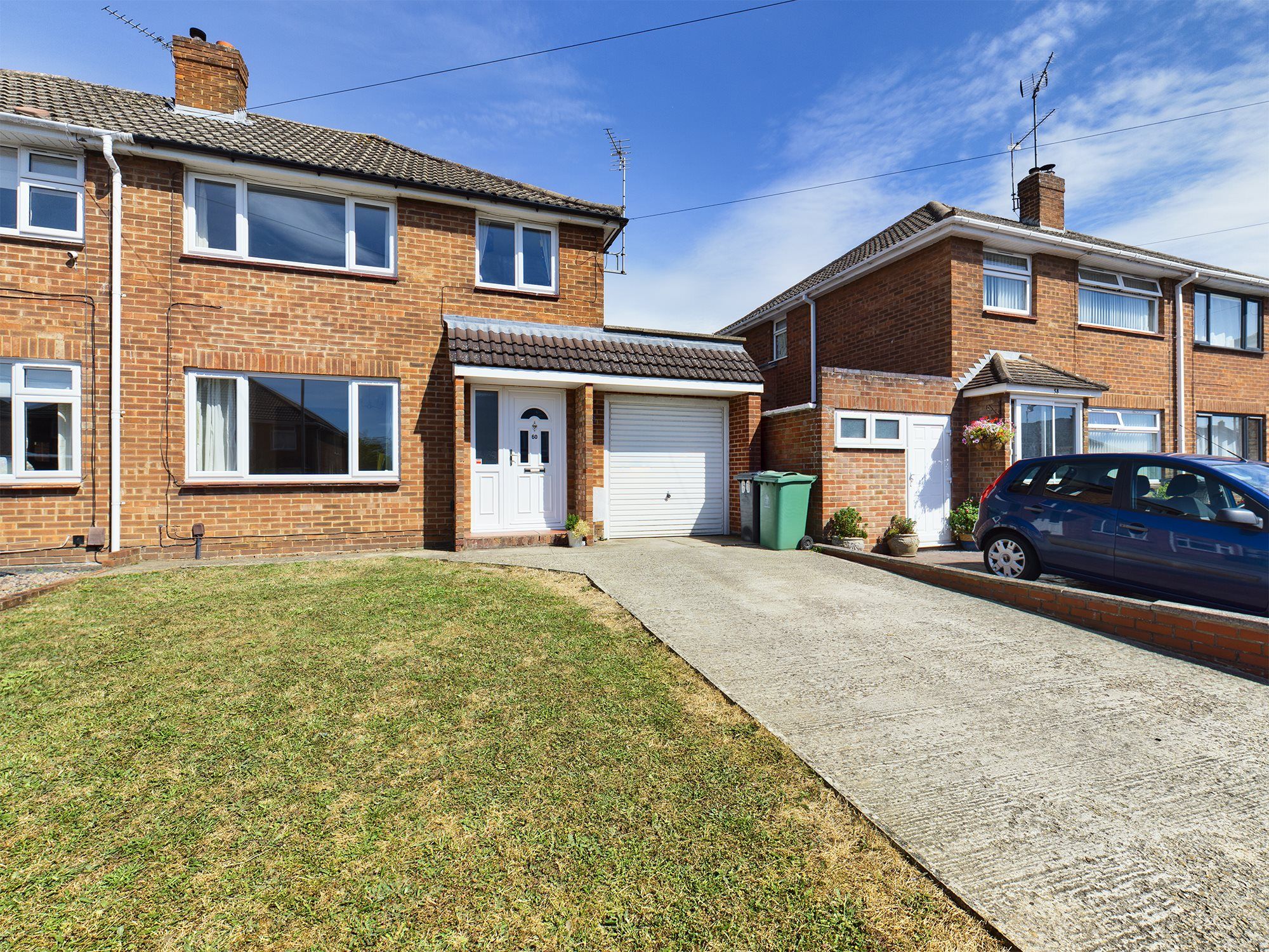 3 bed semidetached house to rent in Lavington Drive, Longlevens