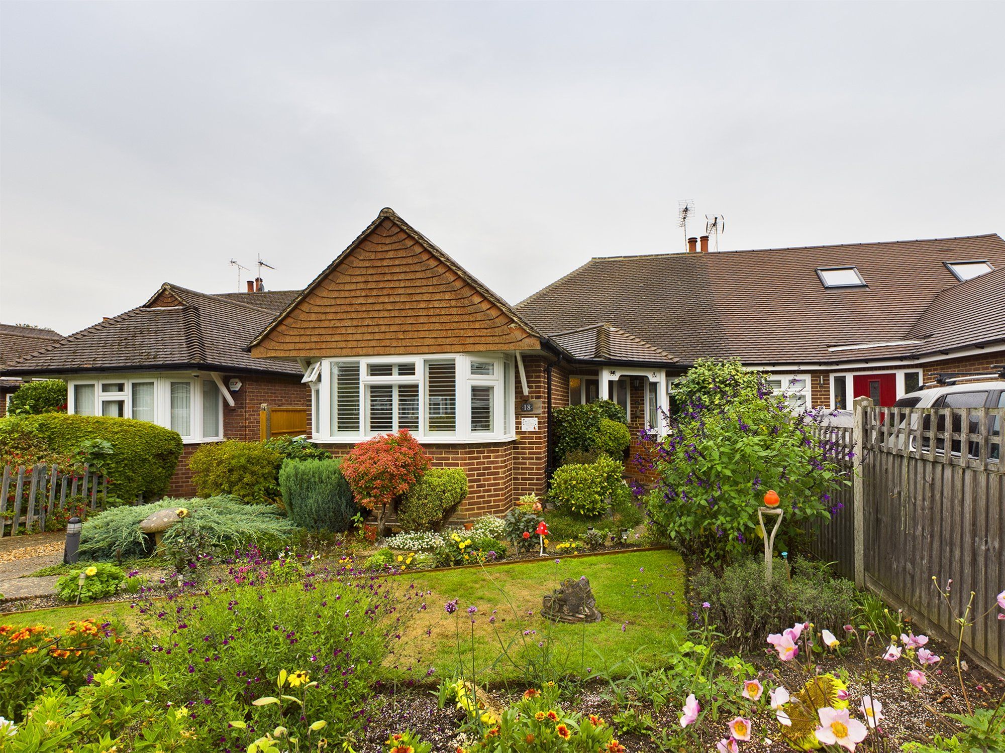 3 bed bungalow for sale in Fieldhurst Close, Addlestone, Surrey KT15