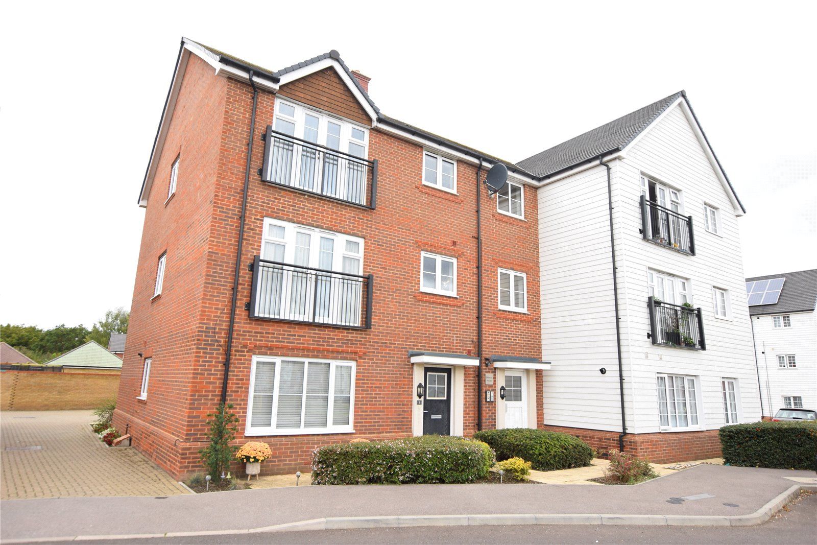 2 bed flat to rent in Jubilee Drive, Church Crookham, Fleet, Hampshire