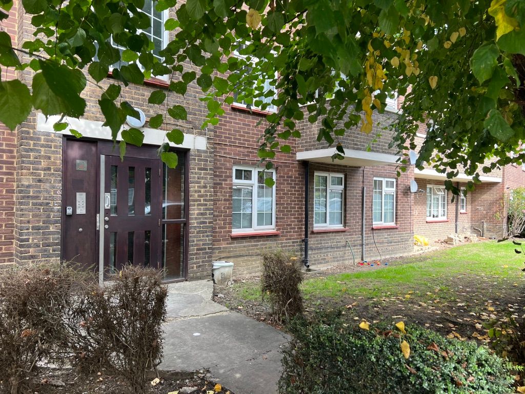 2 bed flat to rent in Portland Road, Mottingham SE9 Zoopla
