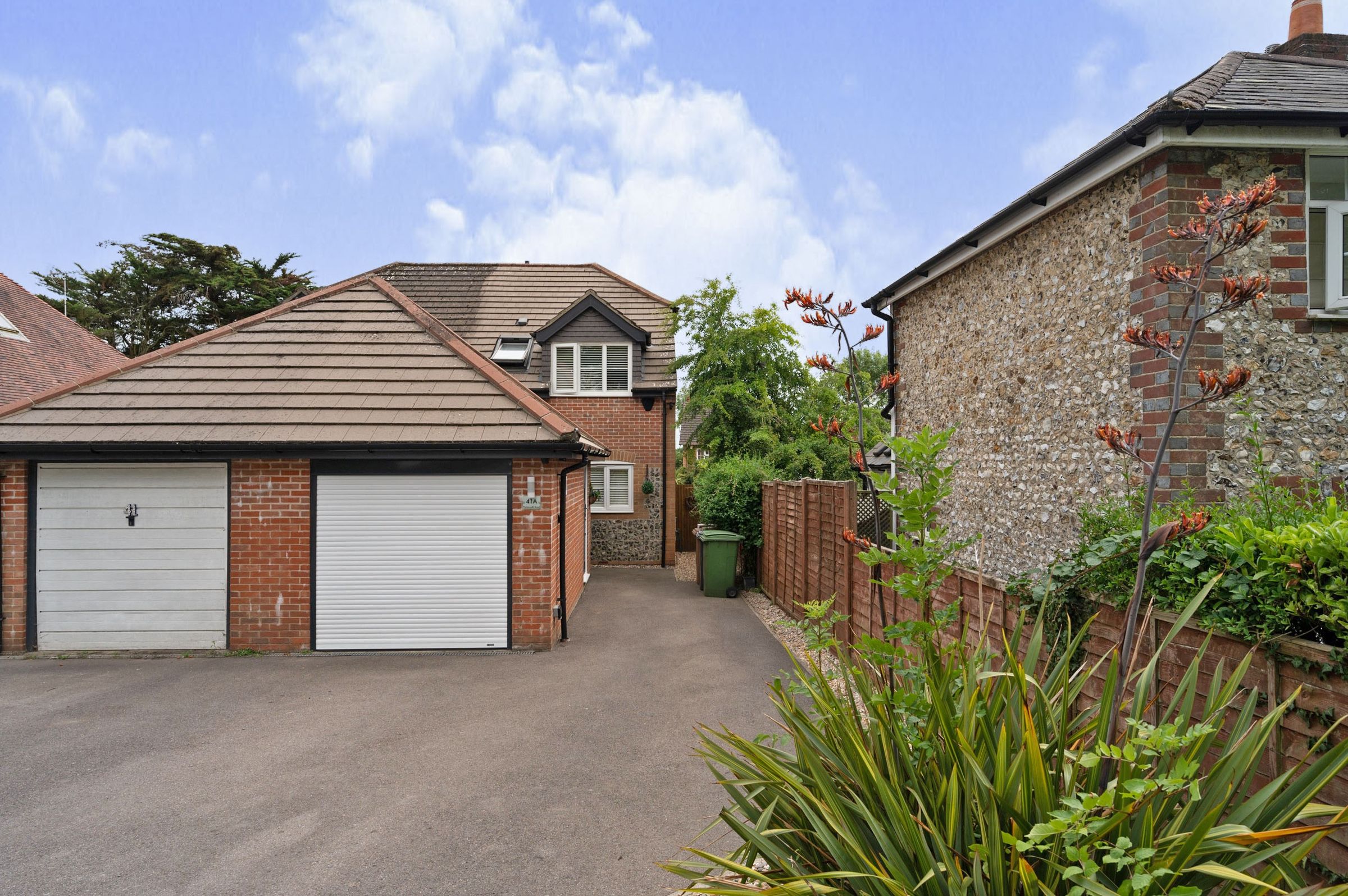 3 bed semidetached house for sale in Portsmouth Road, Horndean