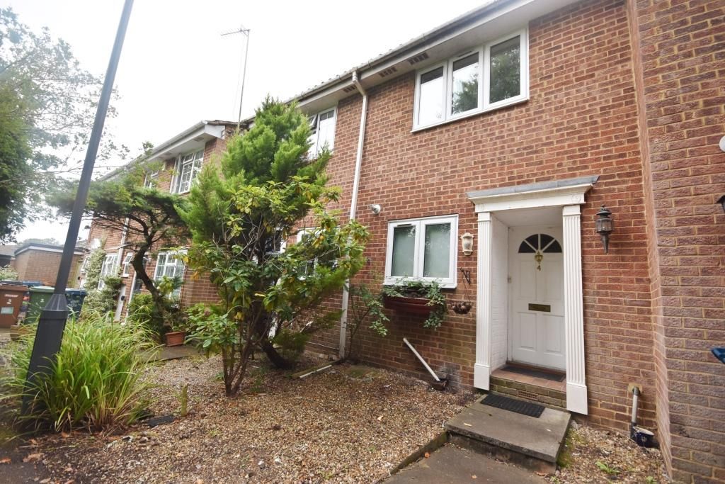 2 bed terraced house to rent in Chalfont Walk, Willows Close, Pinner