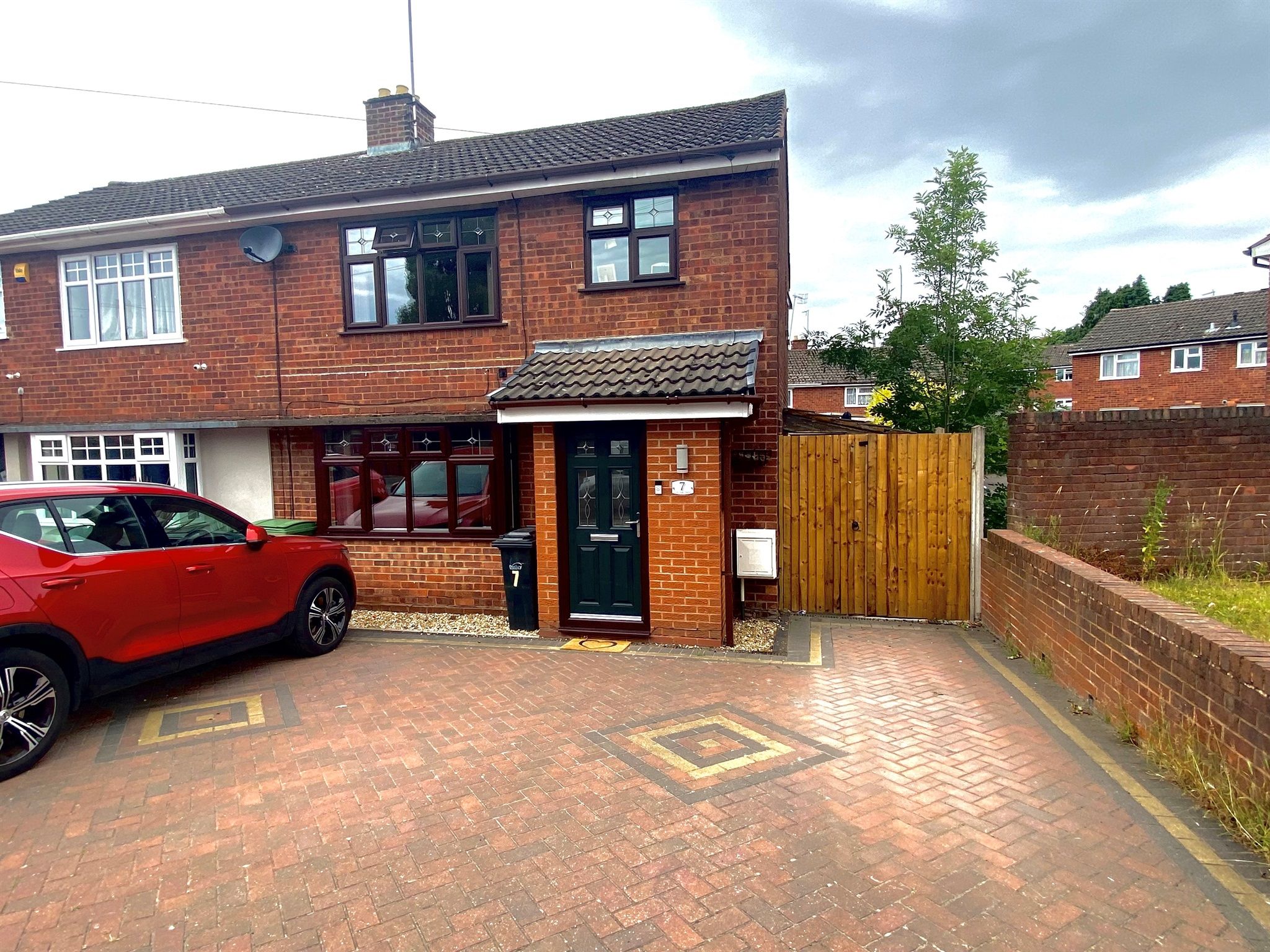 3 bed semidetached house for sale in Central Drive, Gornal Wood