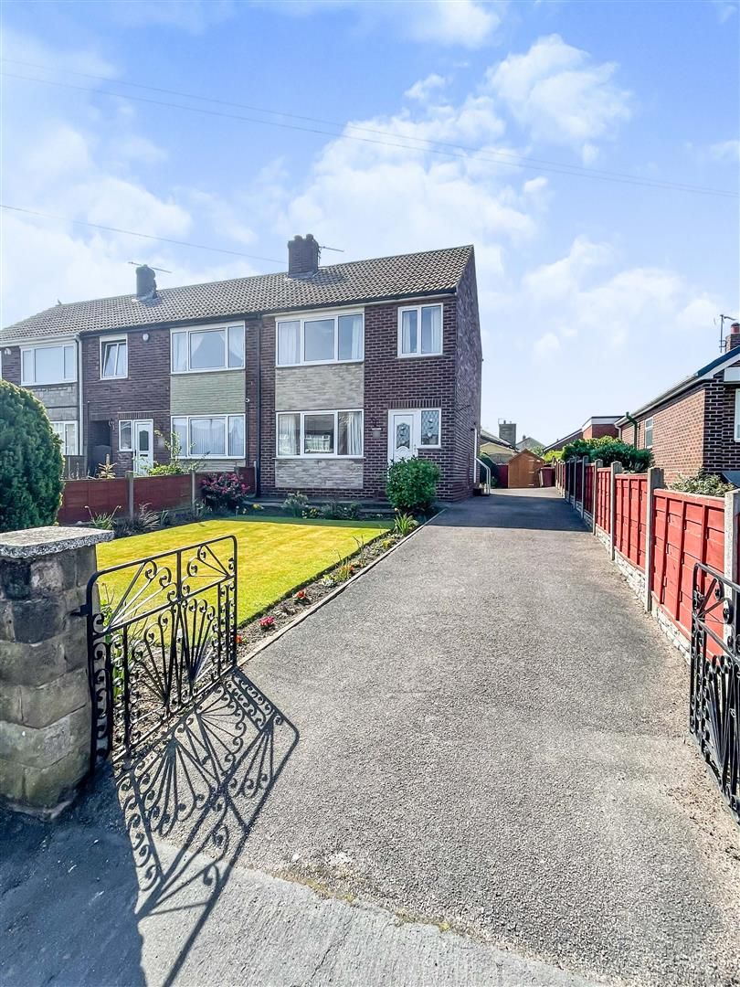 3 bed end terrace house for sale in Nunns Lane, Featherstone