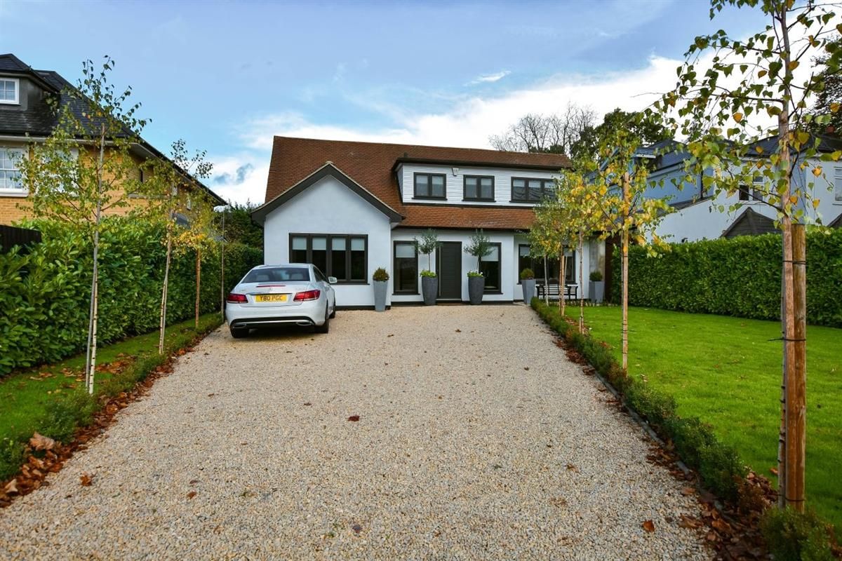 5 bed detached house for sale in Ernest Road, Emerson Park, Hornchurch
