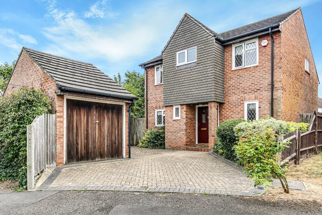 4 bed detached house for sale in Gainsborough Drive, South Croydon