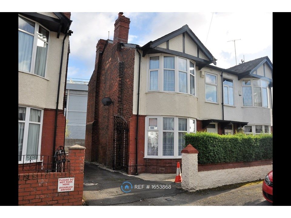 3 bed semidetached house to rent in Sherbourne Crescent, Preston PR1