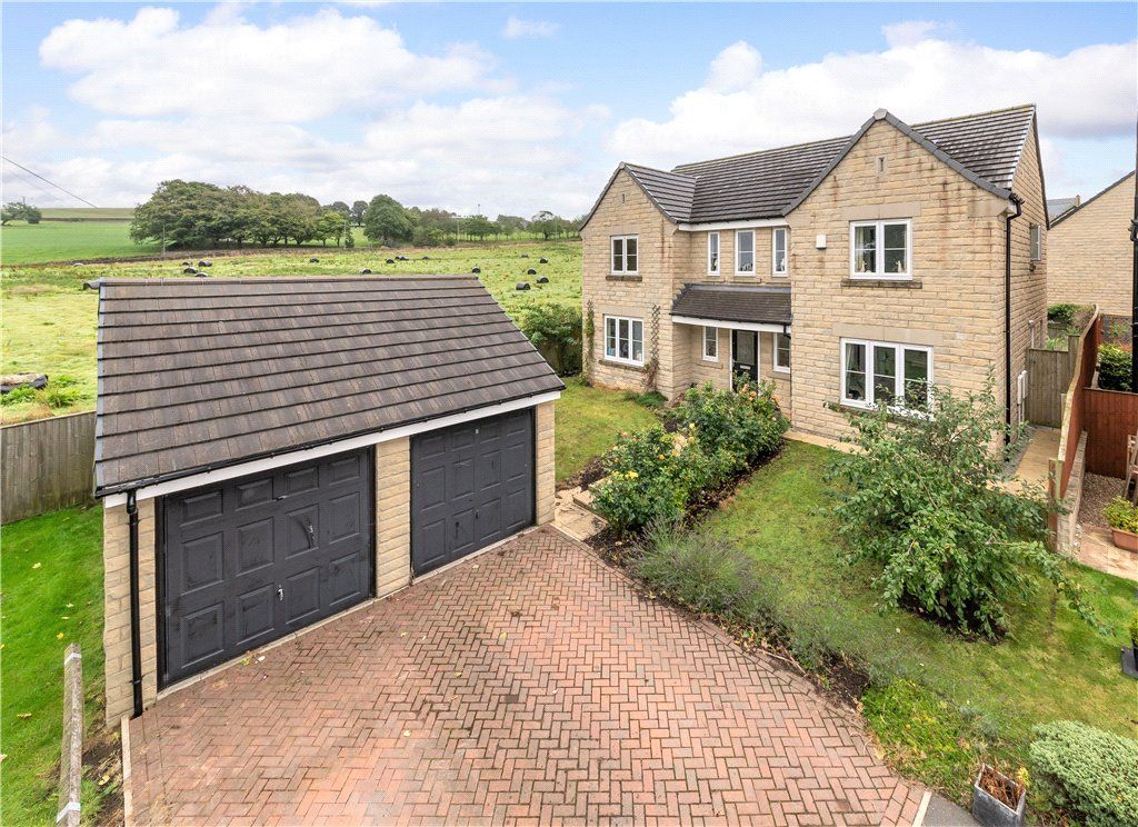 5 bed detached house for sale in De Lacy Close, Wilsden, West Yorkshire