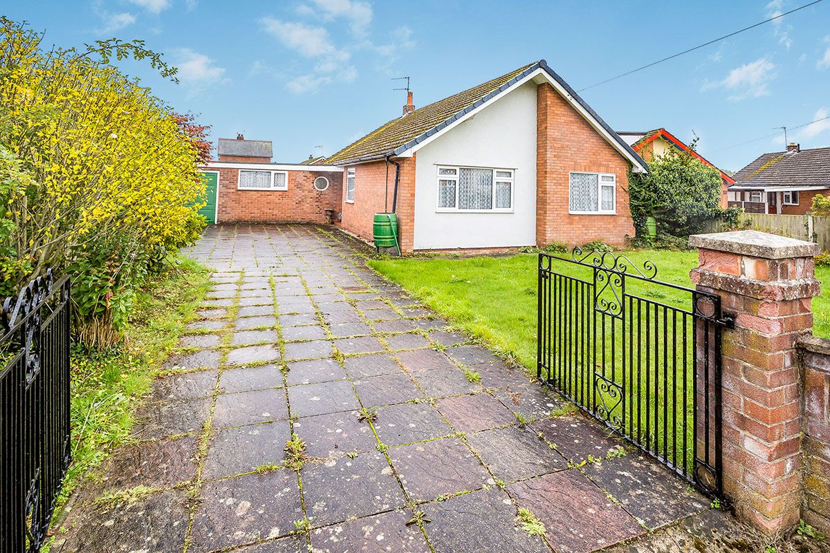 3 bed bungalow for sale in Ashcroft Close, Gobowen, Oswestry