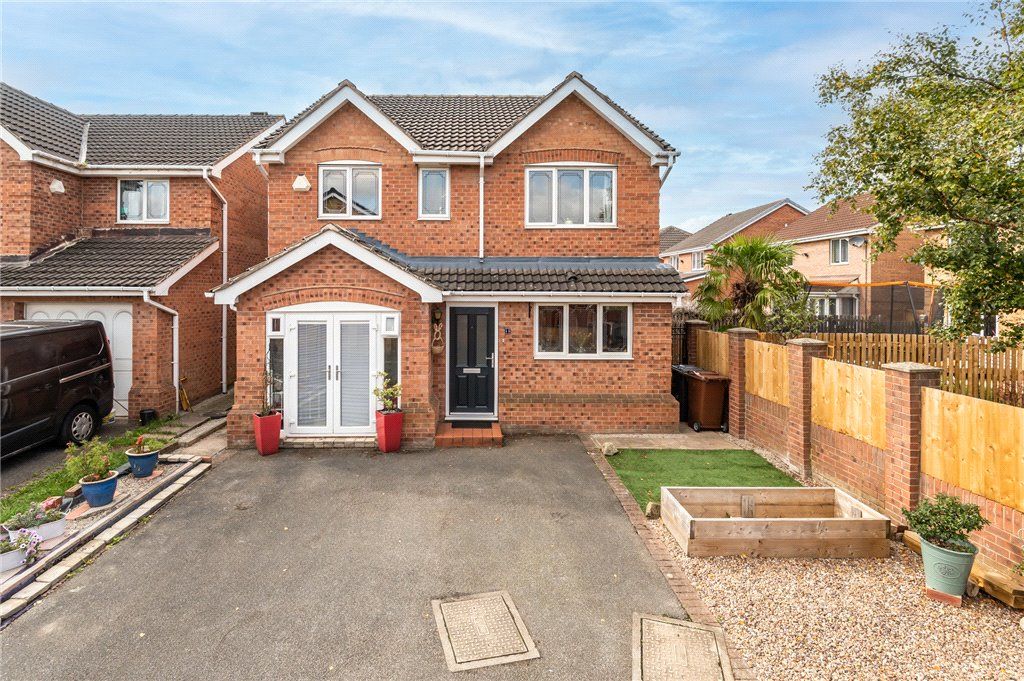 5 bed detached house for sale in Sandringham Close, Morley, Leeds, West