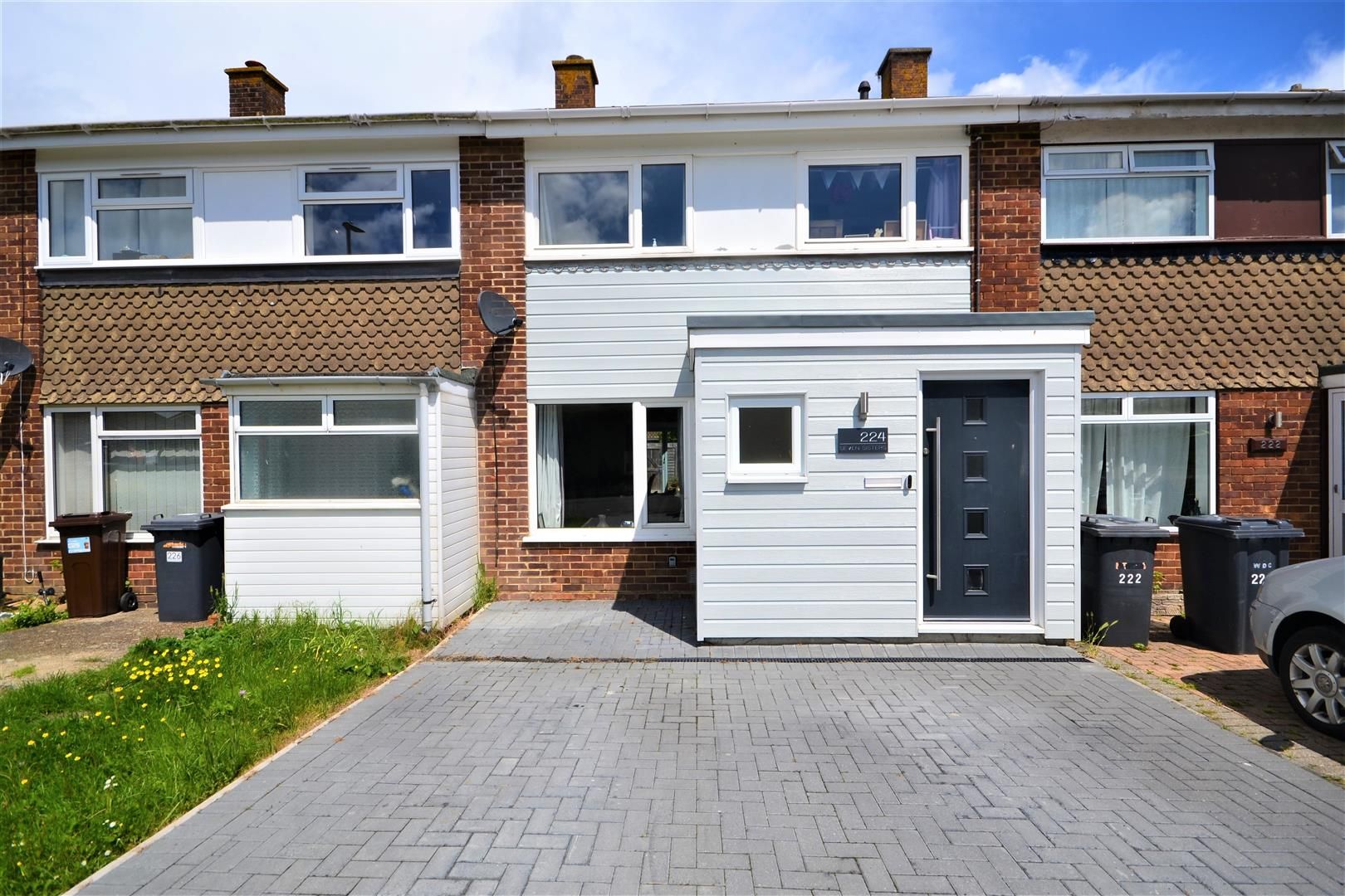 3 bed terraced house for sale in Seven Sisters Road, Willingdon