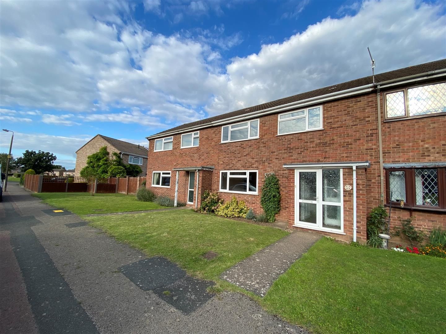 3 bed end terrace house to rent in 42 Orford Way, Malvern