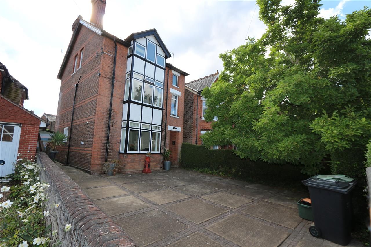 6 bed detached house for sale in Pembury Road, Tonbridge, Tonbridge TN9