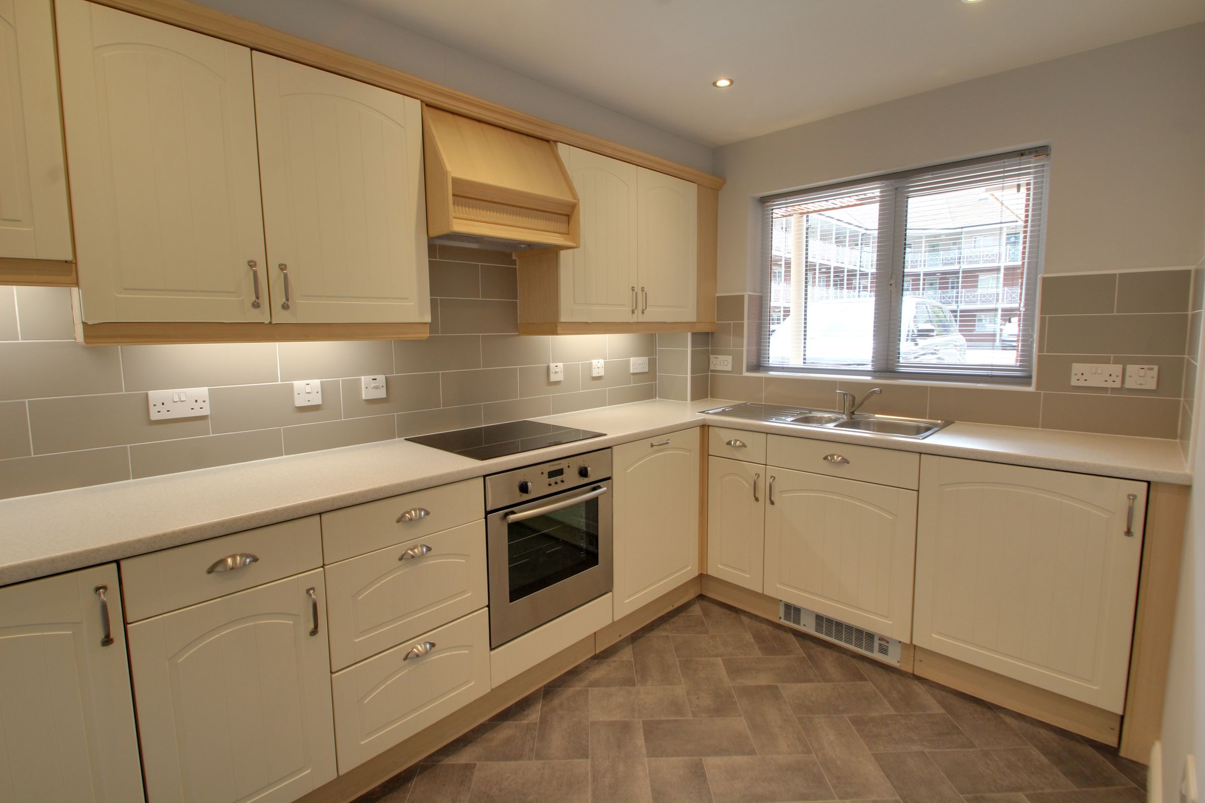 2 bed flat to rent in Coach House Court, Loughborough LE11 Zoopla