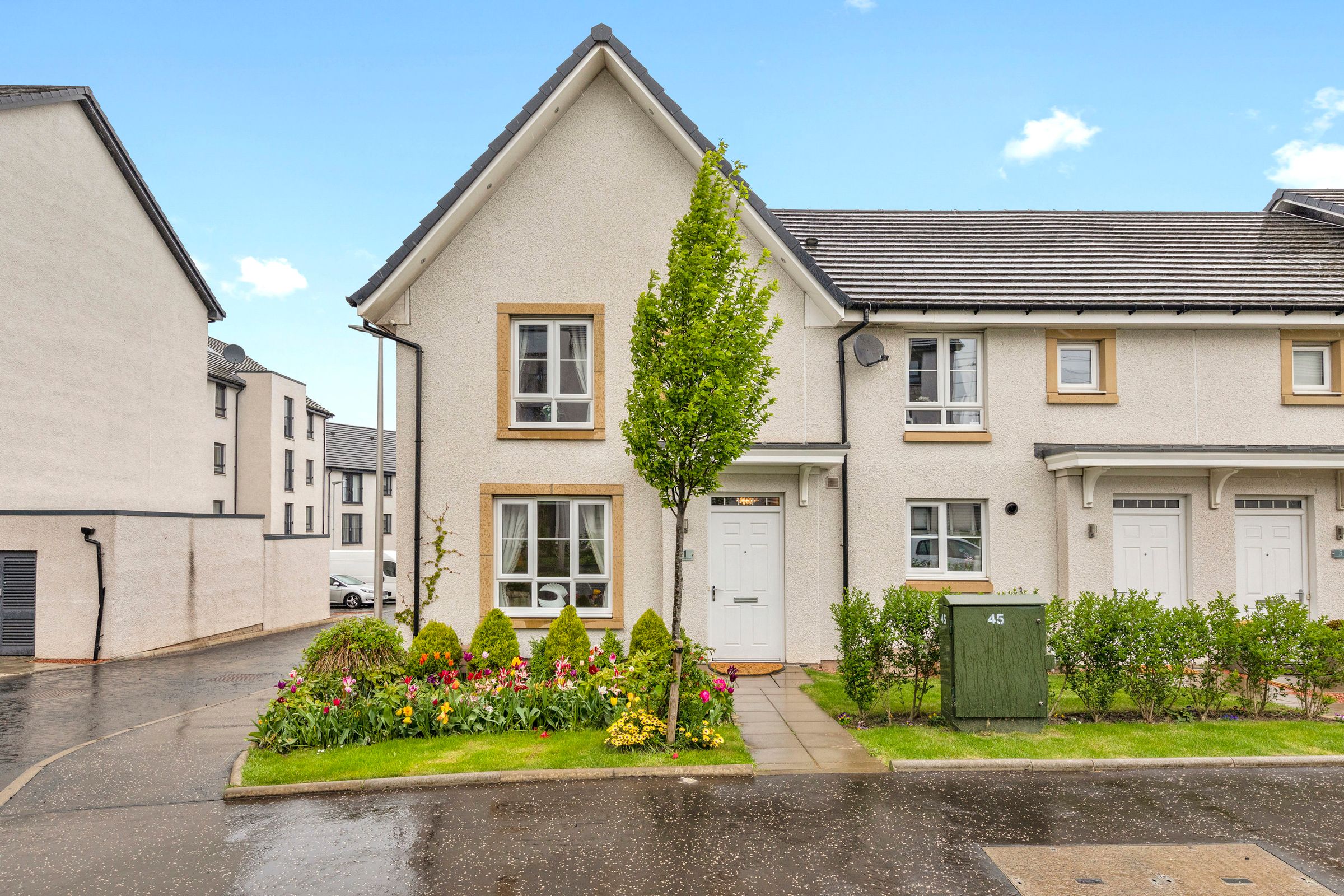 3 bed end terrace house for sale in 1 Clippens Drive, Burdiehouse