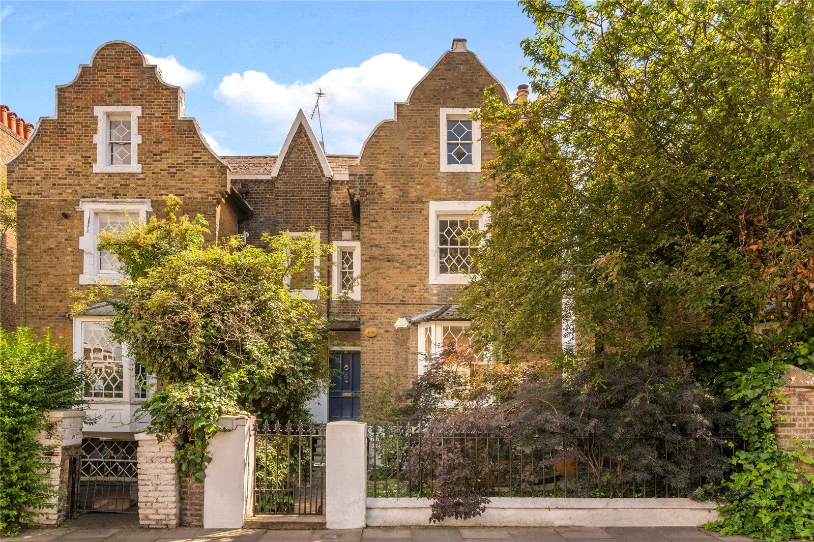 4 bed semidetached house for sale in De Beauvoir Square, De Beauvoir