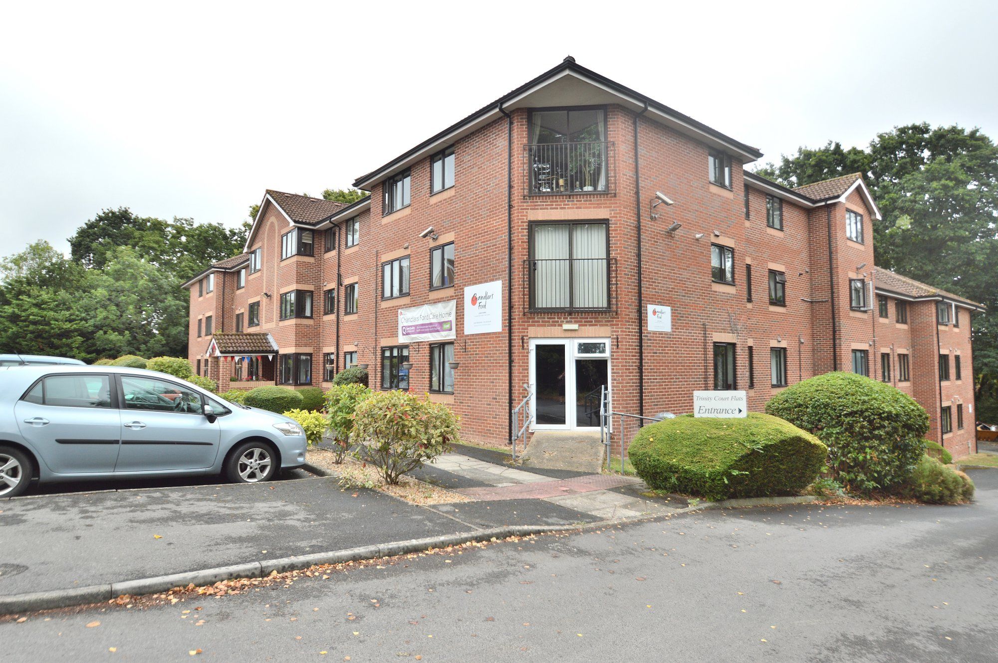 2 bed flat for sale in Winchester Road, Chandler's Ford, Eastleigh SO53