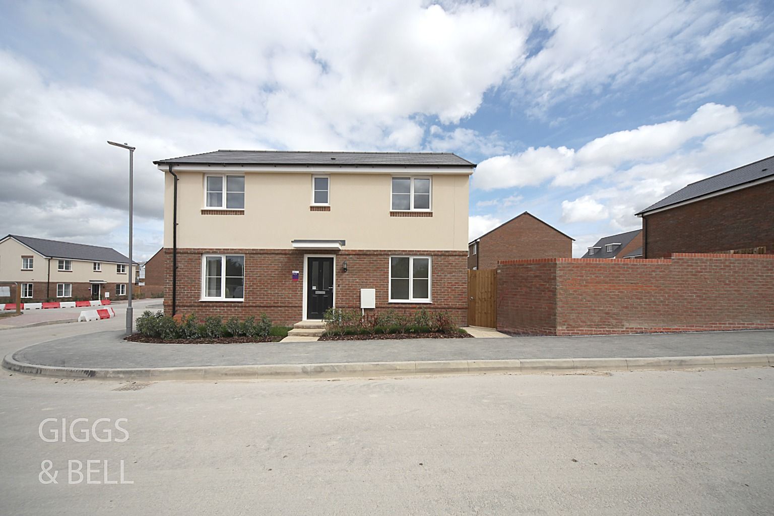 New home, 3 bed detached house for sale in Barnfield Avenue, Luton