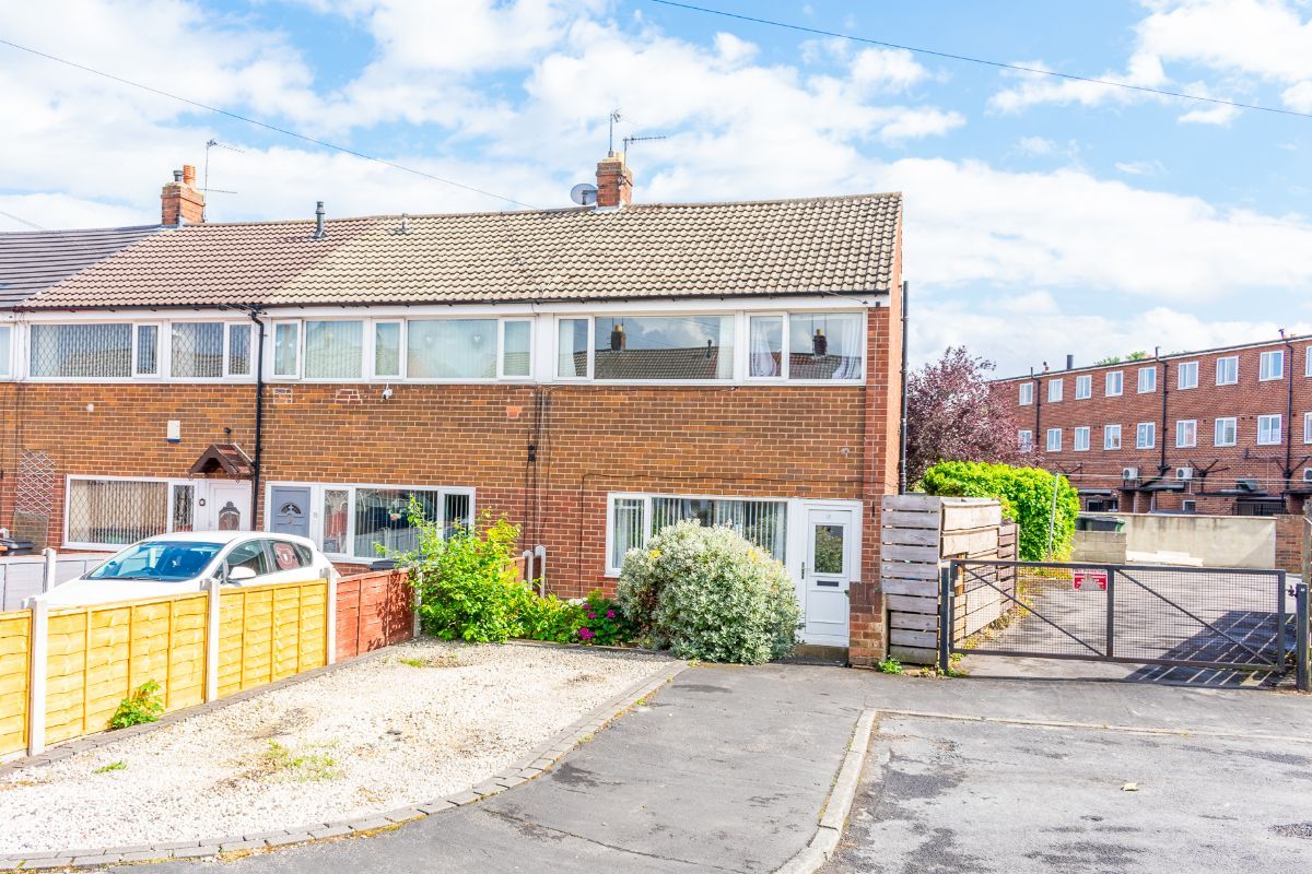 3 bed end terrace house for sale in Park Close, Bramley, Leeds LS13