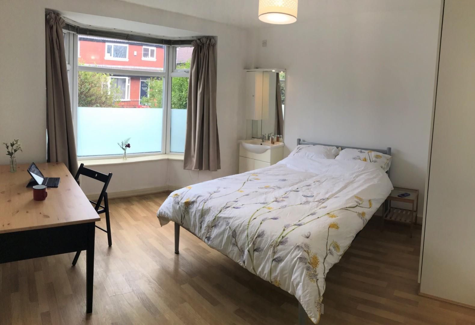 Room to rent in Austin Drive, Didsbury, Manchester M20 Zoopla