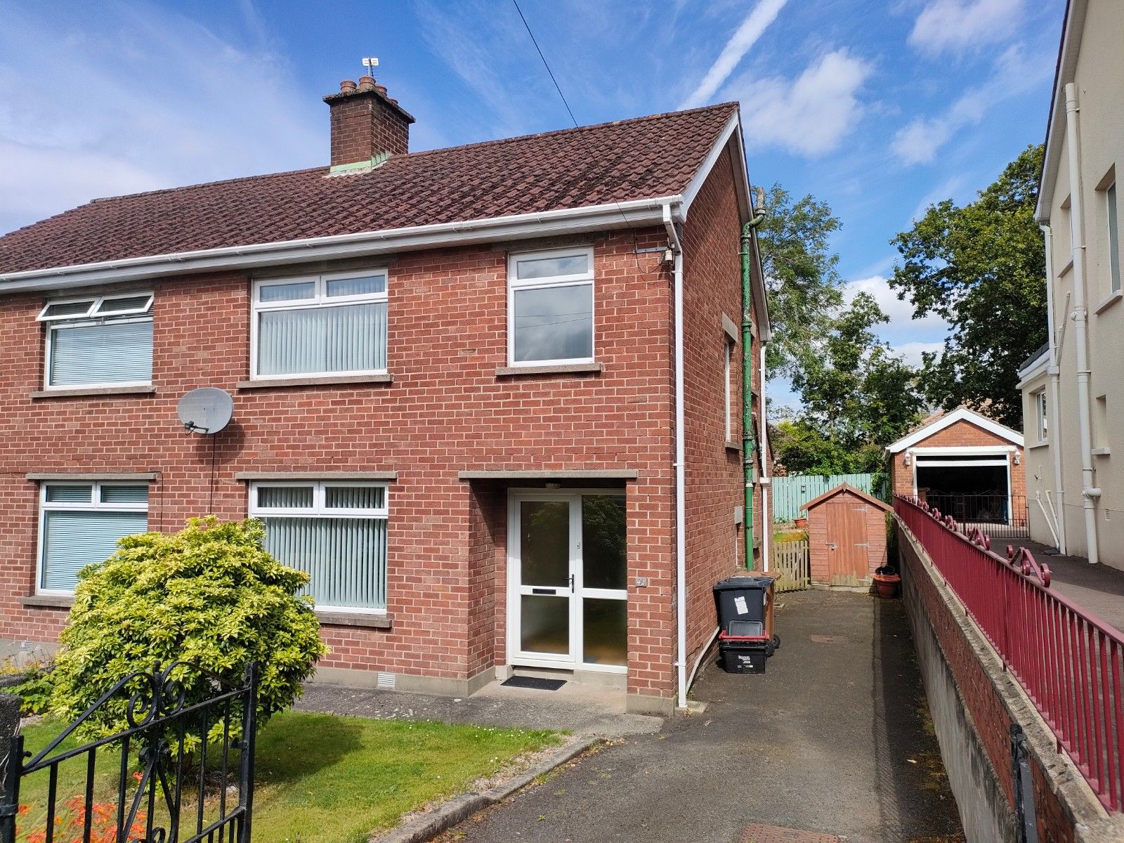 3 bed semidetached house to rent in Glendale Avenue North, Belfast BT8
