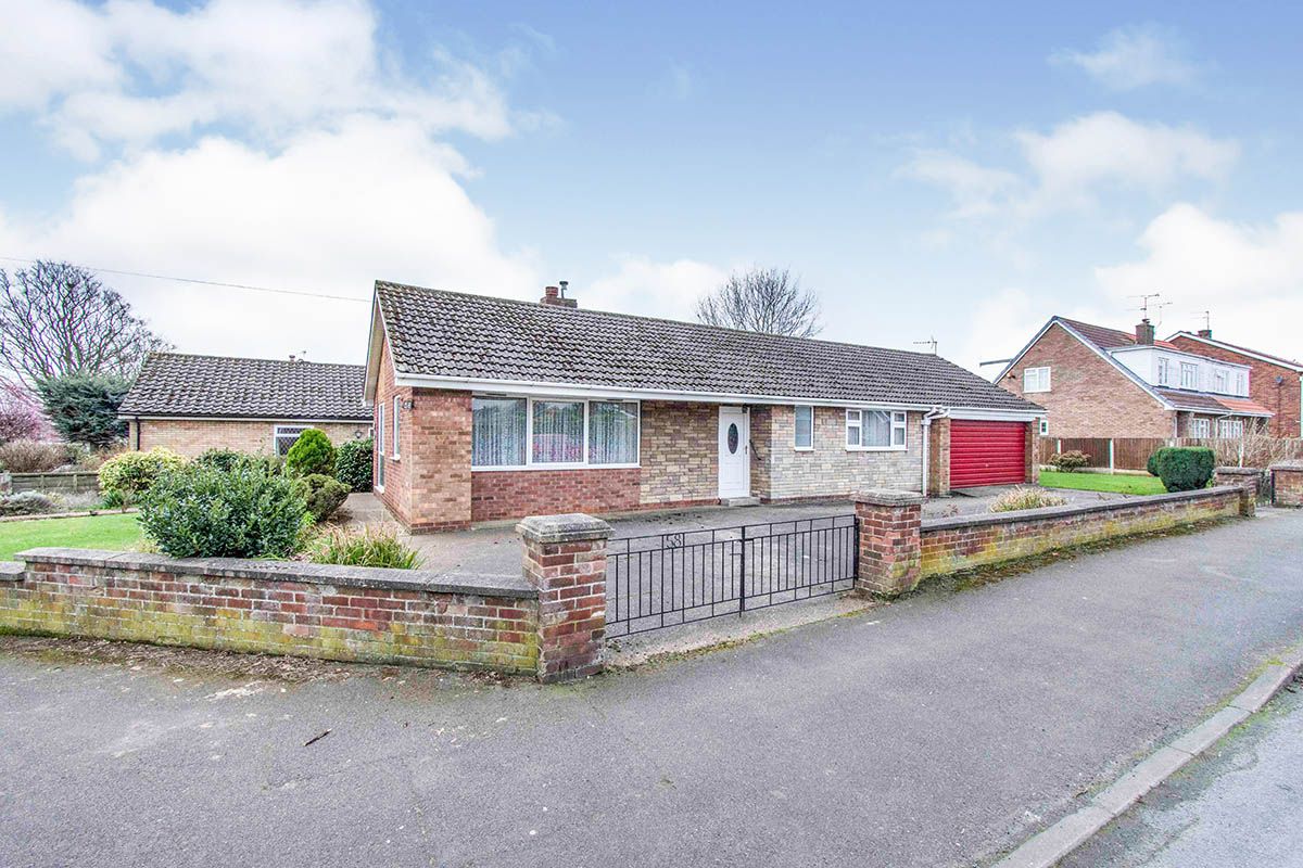 2 bed bungalow for sale in Bottesford Road, Scunthorpe, Lincolnshire