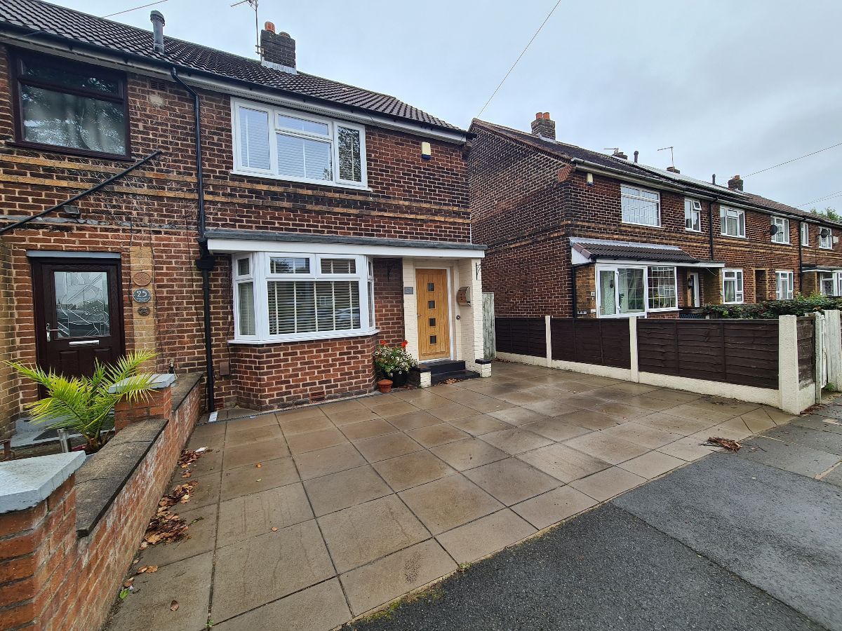 2 bed semidetached house to rent in Kenilworth Avenue, Swinton