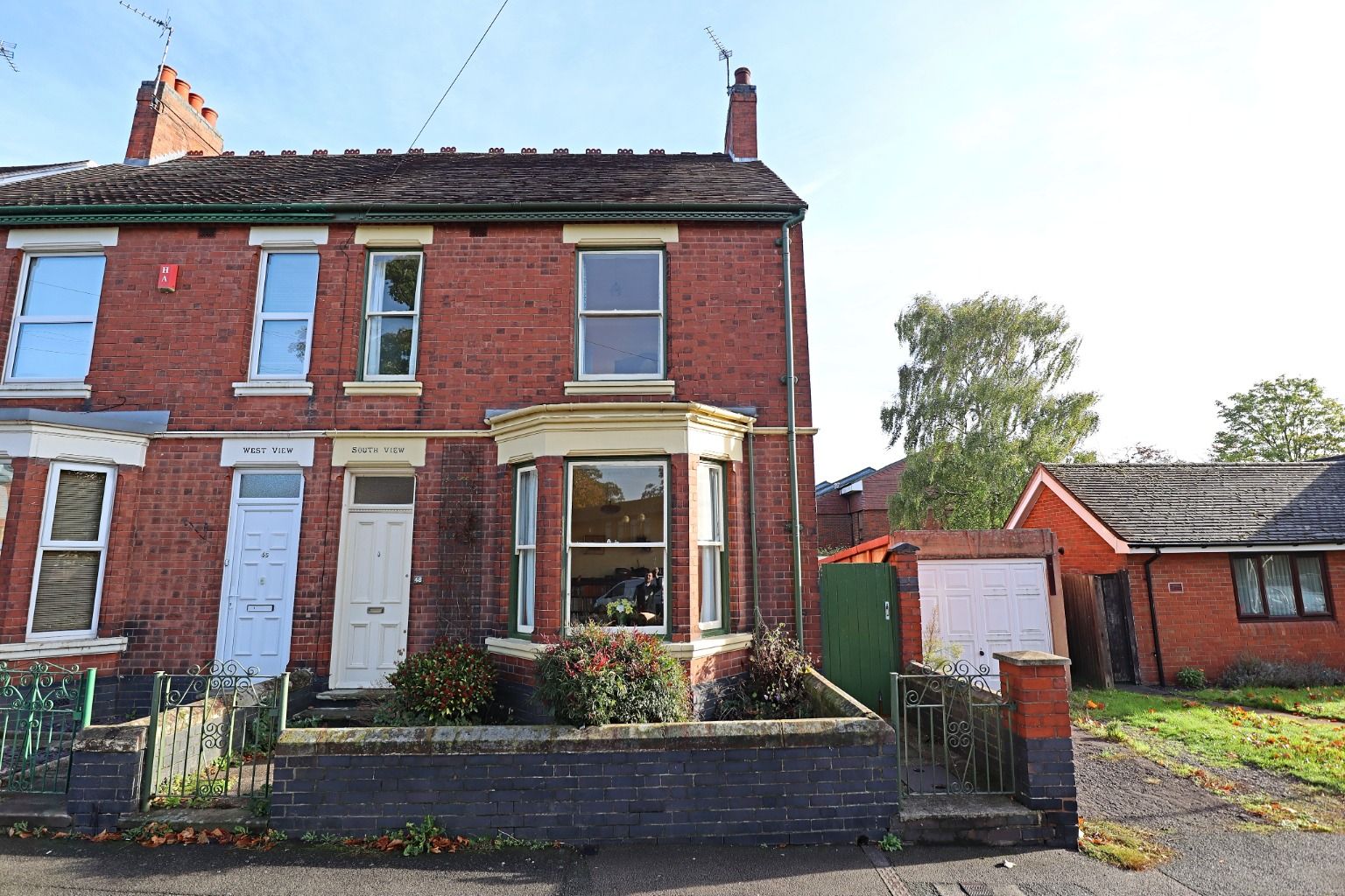 4 bed semidetached house for sale in King Edward Road, Nuneaton CV11