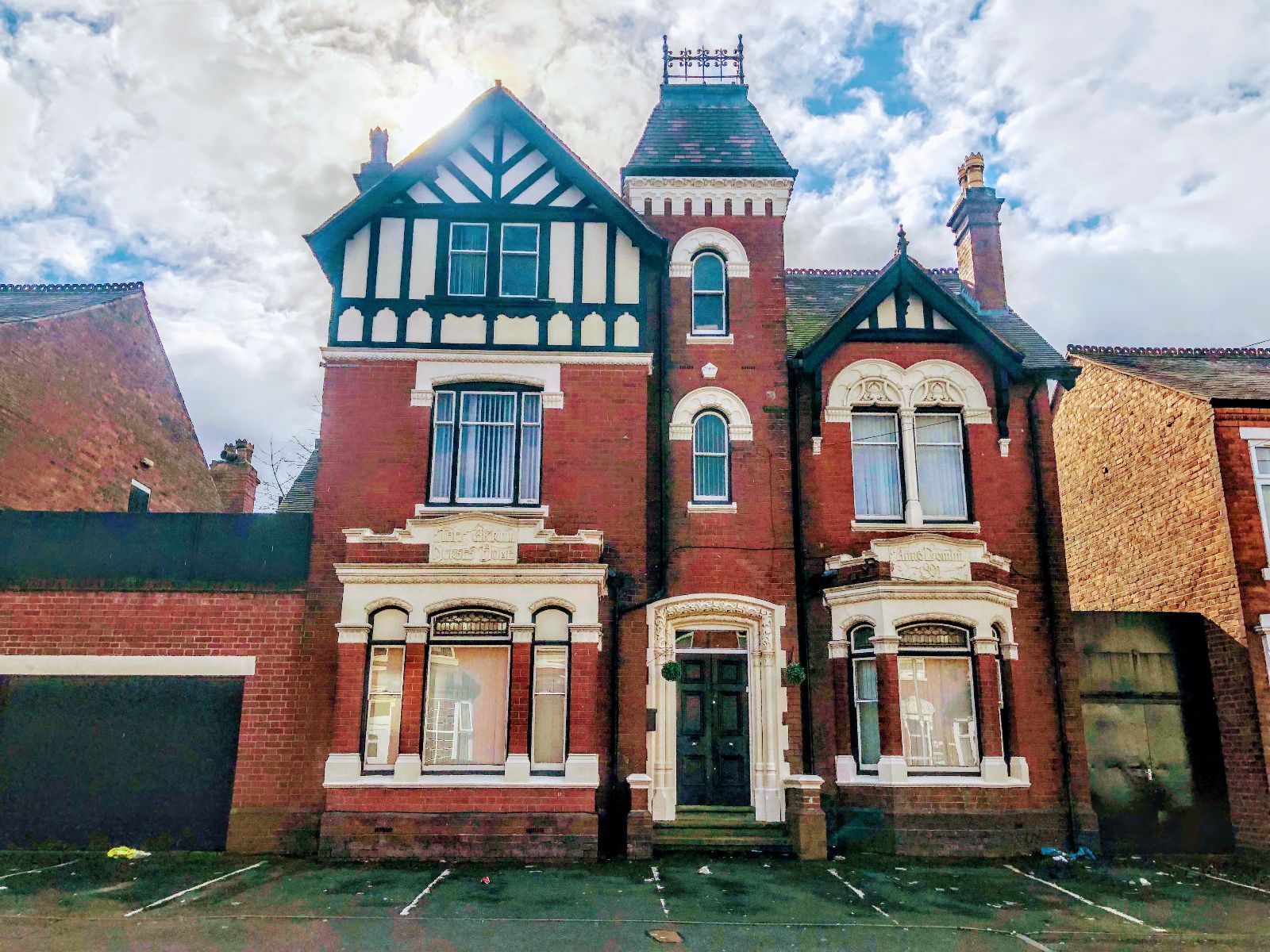 8 bed detached house to rent in Grange Road, West Bromwich B70 Zoopla