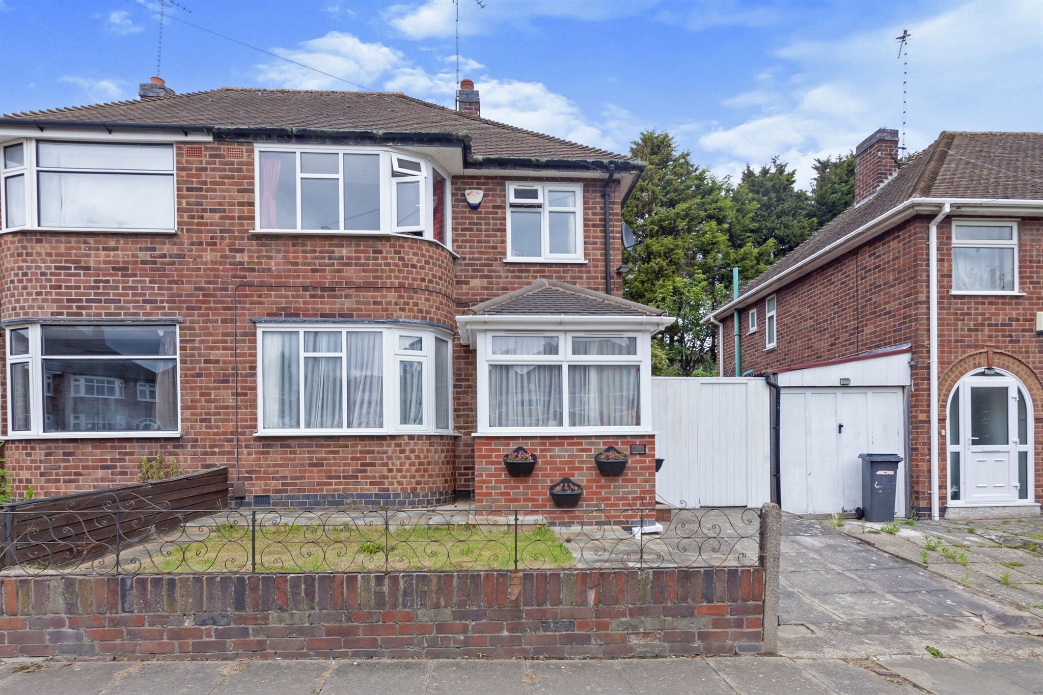 3 bed semidetached house for sale in Lindfield Road, Western Park
