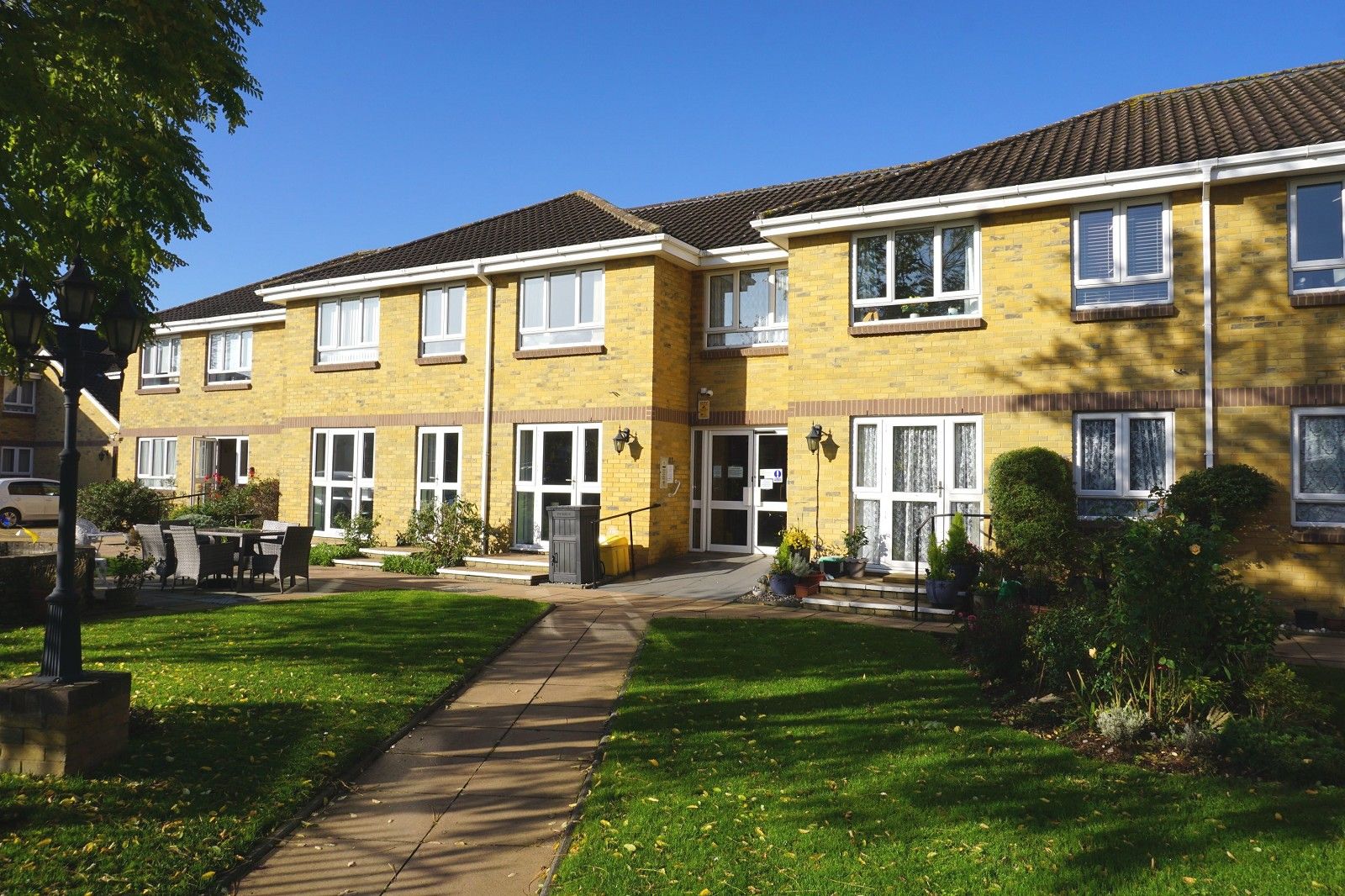 1 bed flat for sale in Clayton Road, Chessington, Surrey. KT9 Zoopla