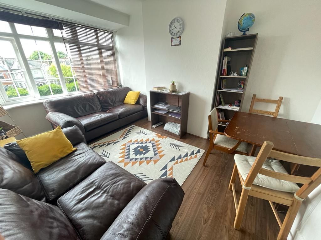 2 bed flat to rent in Torrington Court, Torrington Park, London N12