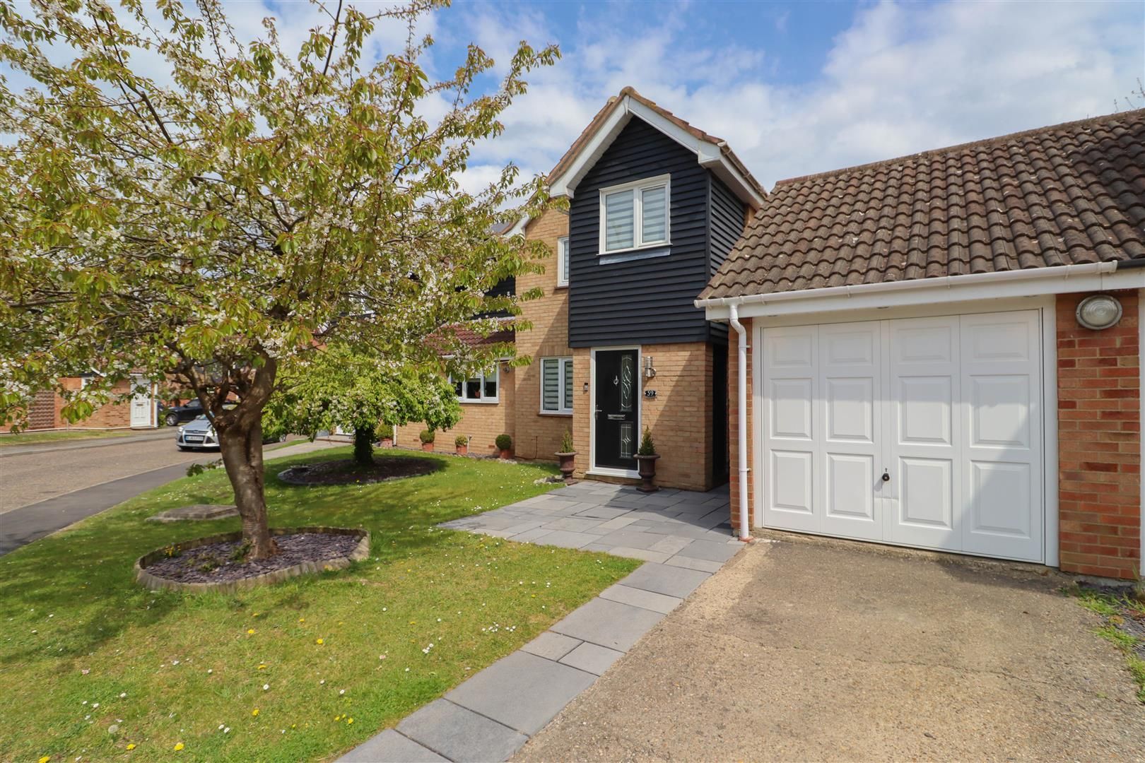 3 bed semidetached house for sale in Menzies Avenue, Laindon West SS15